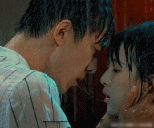 国产剧的奇葩吻戏视频合集,盘点那些让人脸红的甜蜜瞬间  第1张